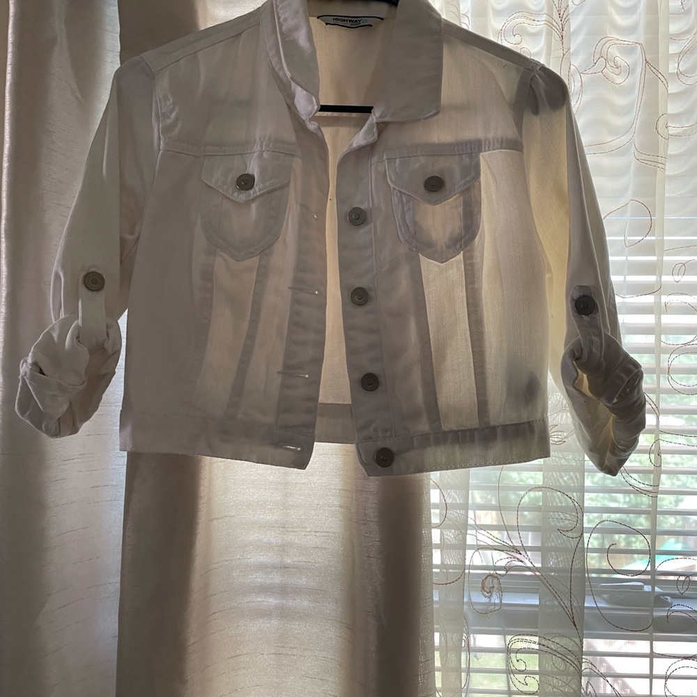 White cropped jean jacket
